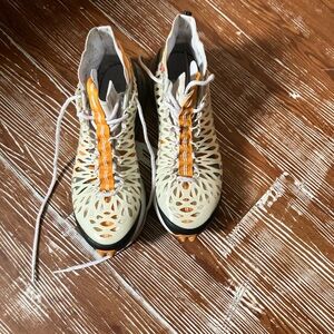 Nike Men's Shoes - Cream and Orange